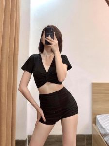 bikini-xoan-nguc-mau-den